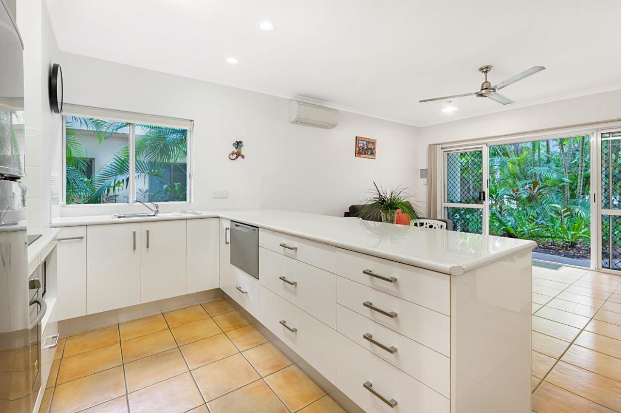 Outrigger Apartments Port Douglas Buitenkant foto